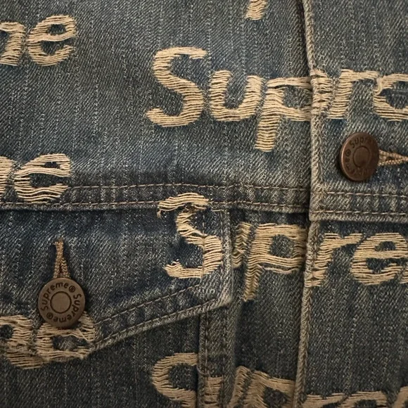 Supreme Jean Frayed Logos Trucker jacket NWT size XLG